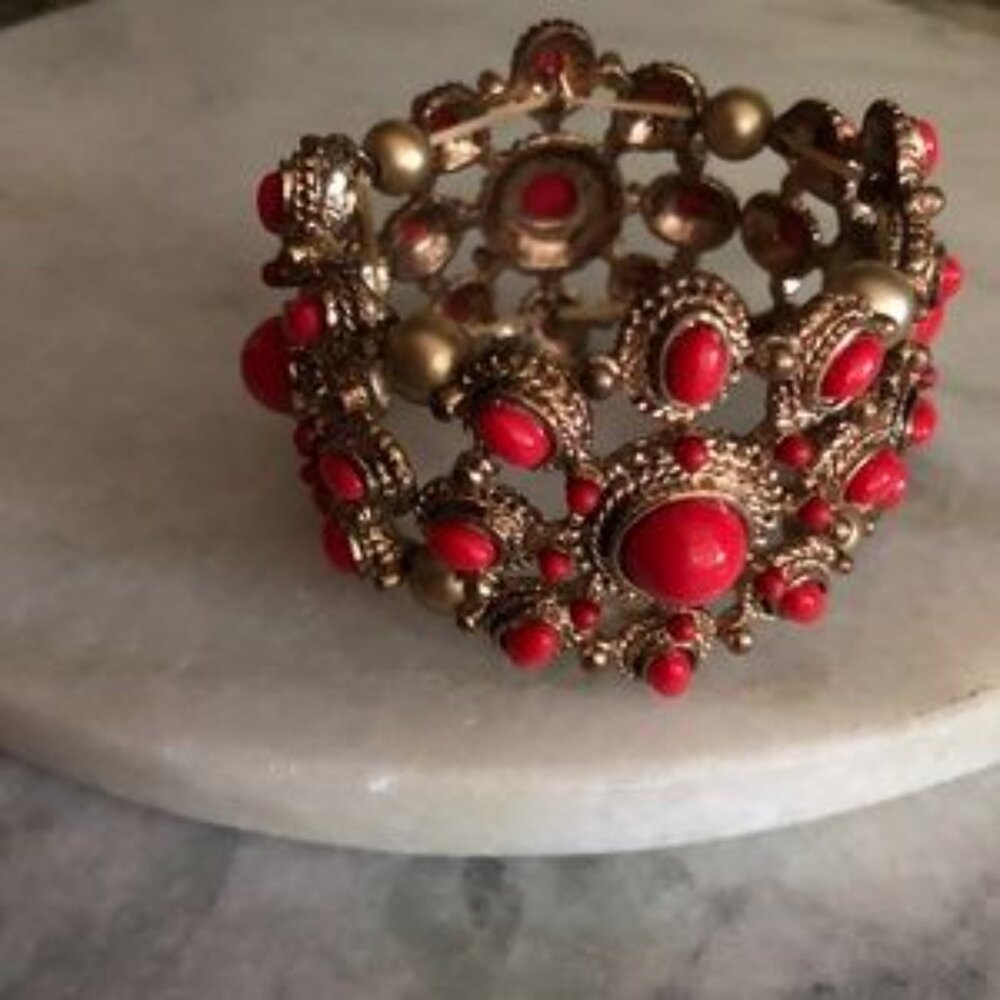 🏷 Red Coral Beaded Gold Tone Stretch Bracelet - Picture 5 of 10